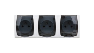 MADERA Gniazdo hermetyczne potrójne z/u IP44 klapka przezroczysta białe GNH-3NZ/00/d