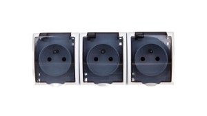 FALA Gniazdo hermetyczne potrójne z/u IP44 klapka przezroczysta białe GNH-3HZ/00/d