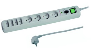 Przedłużacz 8-gniazdowy, 1,5m z filtrem przepięciowym, z wyłącznikiem, 3x1,0mm OWY 25026