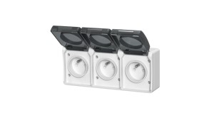 Gniazdo potrójne z uziemieniem natynkowe z klapką dymną Aqua Plus IP44 białe / 40228