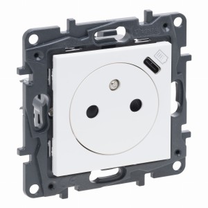 Niloe Step Gniazdo zasilające 2P+Z z USB typu C umieszczonym w plakietce, zaciski automatyczne, z przesłoną biały 863138